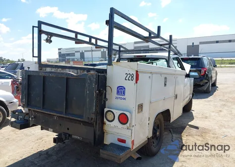 1999 Chevrolet C2500 z USA, uszkodzony, nr VIN 1GCGC24R8XR707587